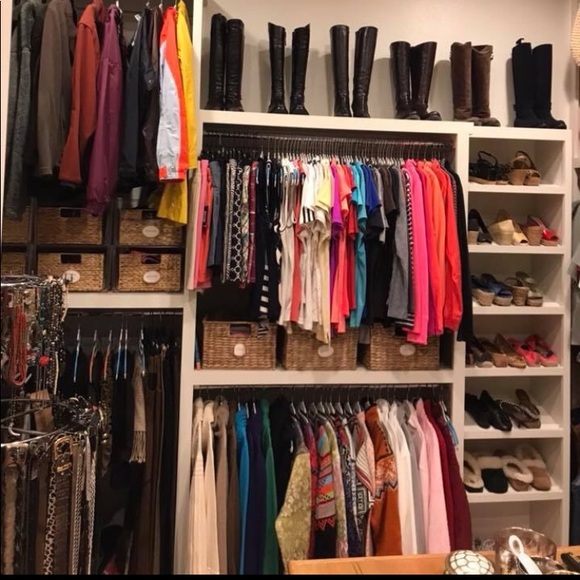 Clean closets!💙❤️💙❤️make your world pretty - Picture 1 of 5